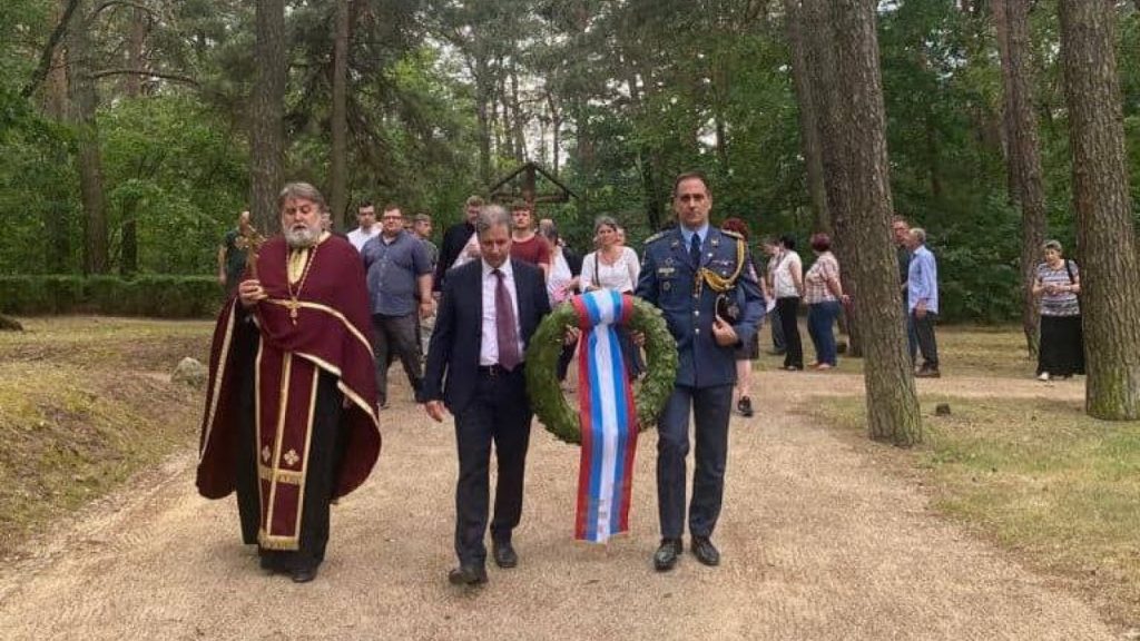 25th June 2022 At the grave of the former military camp of the Second World War Stalag III-A, in the city of Luckenwalde, the priests of the Serbian Orthodox Church in Berlin held a memorial service for Vidovdan. Representatives of the city of Luckenwalde, believers of the Serbian Orthodox Church, as well as representatives of the Embassy of the Republic of Serbia in Berlin, the first councilor Ivo Vojvodić and the selected envoy, Colonel Nenad Milojevic, were also present. Photo: print screen Embassy of Serbia in Berlin