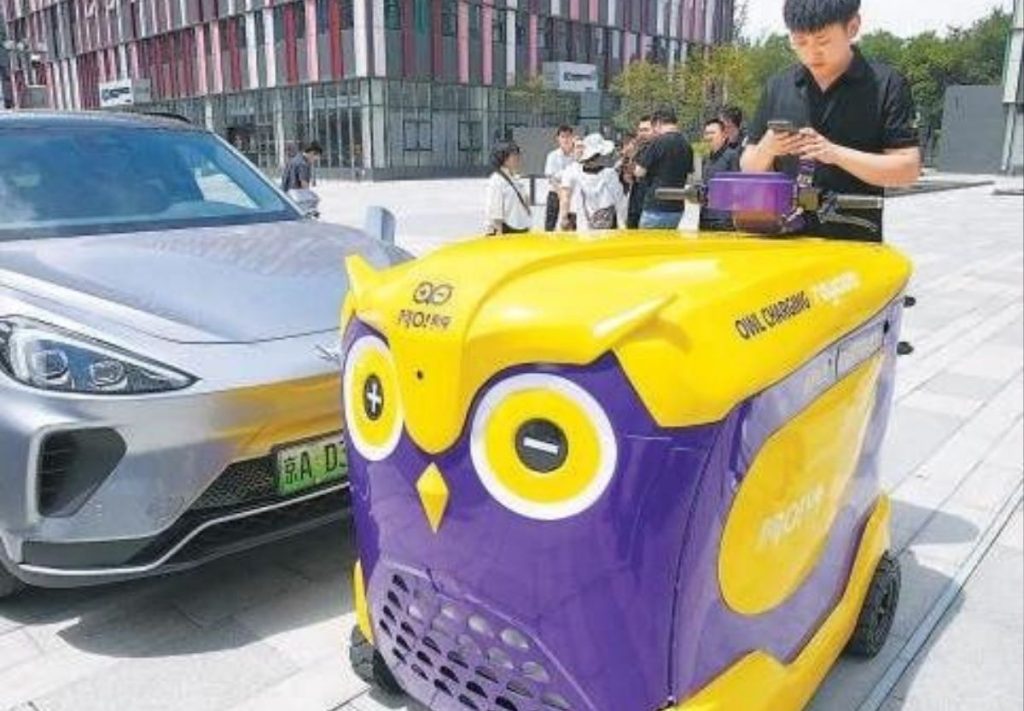 Mobile robots bring power to EV